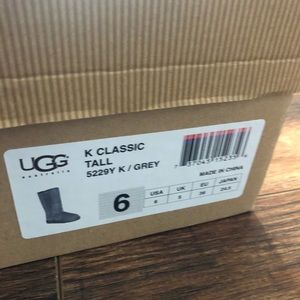 NEW women’s UGG grey boots